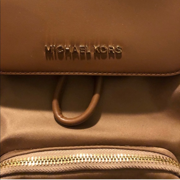 Michael Kors Abbey LG Cargo backpack Tan - Picture 2 of 8